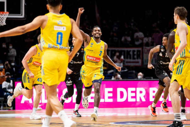 一名排名靠 一名排名靠